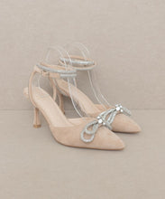 Load image into Gallery viewer, Chelsea Bow Front Kitten Heel
